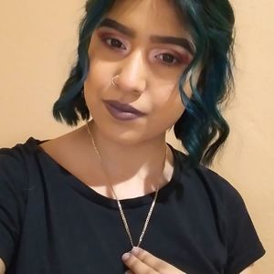 Meet your Posher, Crystal